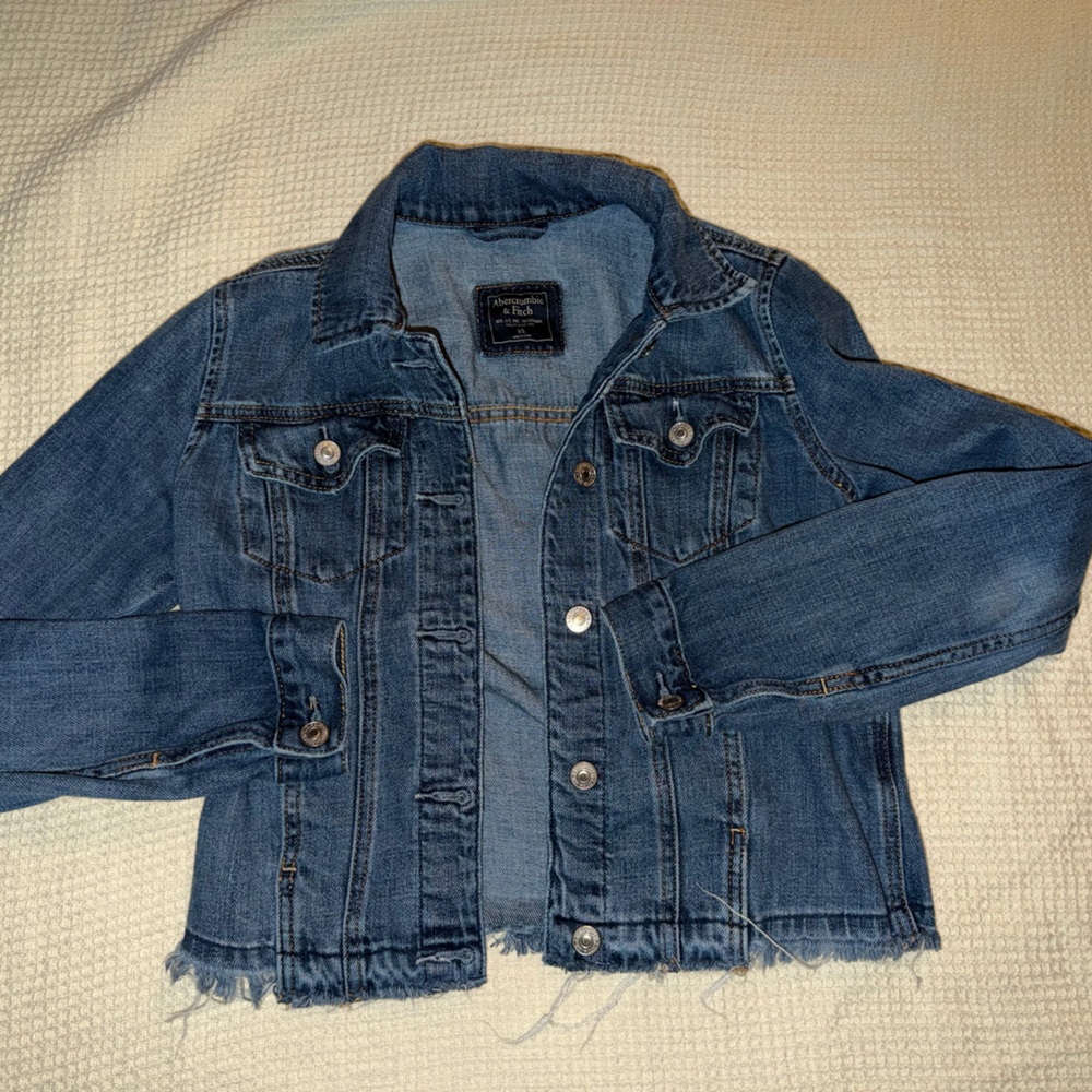Abercrombie & Fitch Cropped Denim Jacket Womens XS Raw Hem Distressed Jean